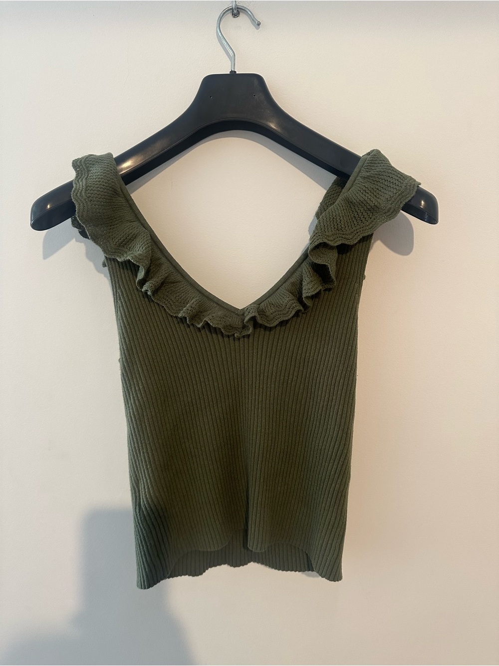GAP Women’s Olive Green Ruffle Ribbed Tank Top
